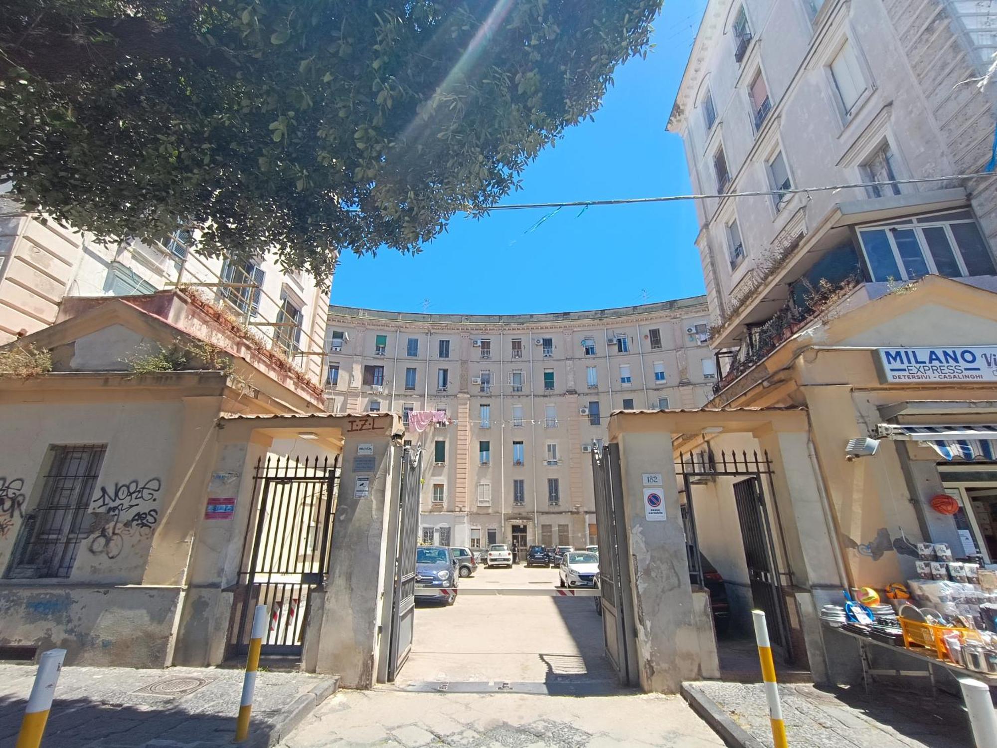 Couette-café Etnuvio, Double In Naples